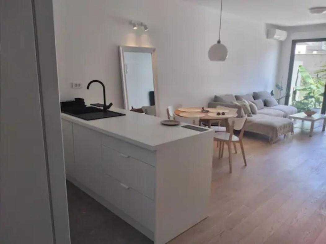 Apartment With Private Pool Split Buitenkant foto