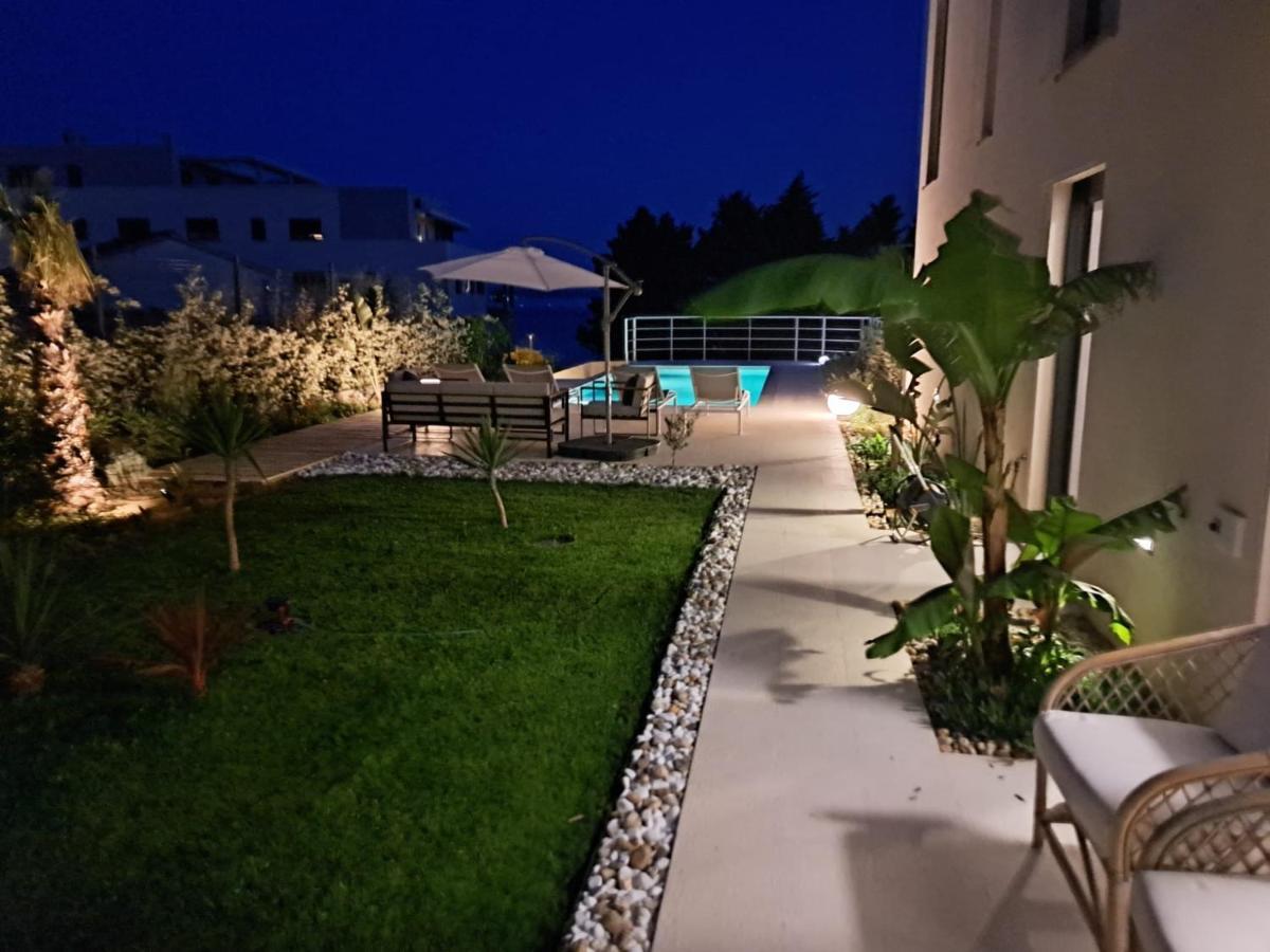 Apartment With Private Pool Split Buitenkant foto