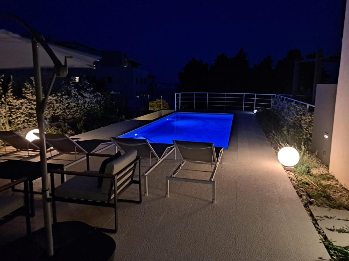 Apartment With Private Pool Split Buitenkant foto