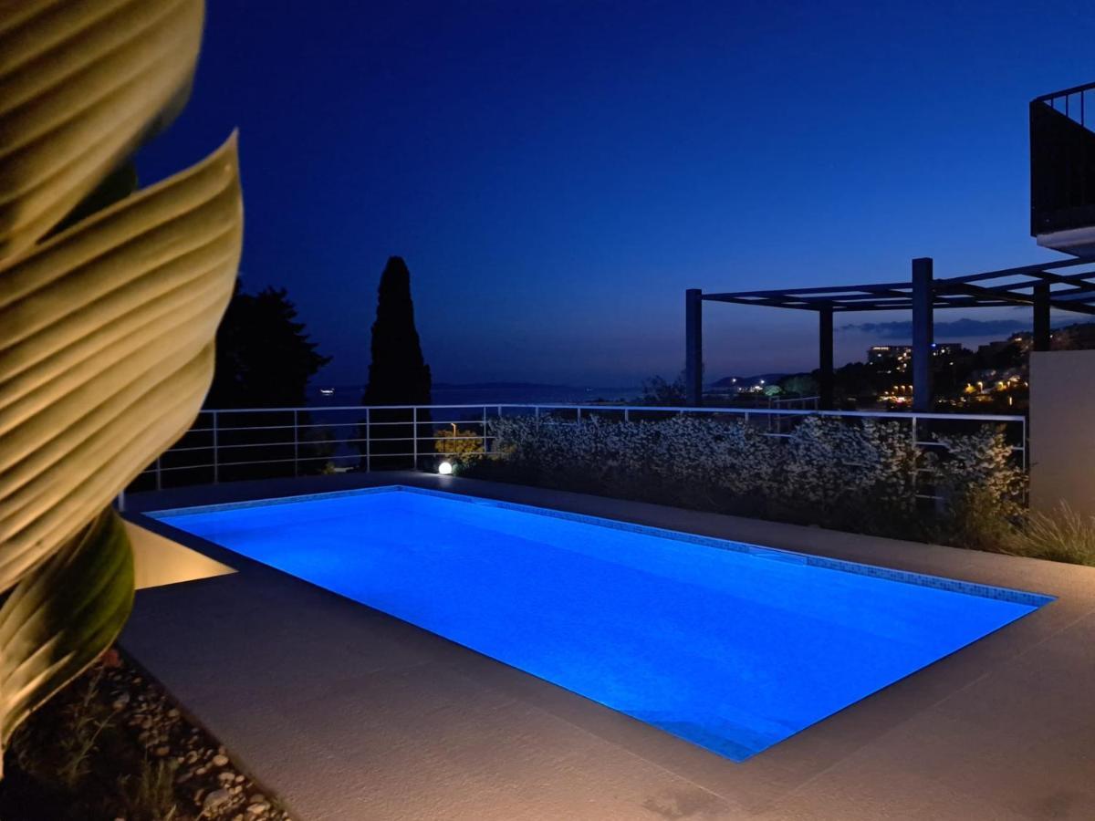 Apartment With Private Pool Split Buitenkant foto