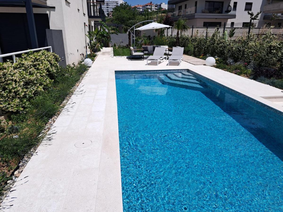Apartment With Private Pool Split Buitenkant foto