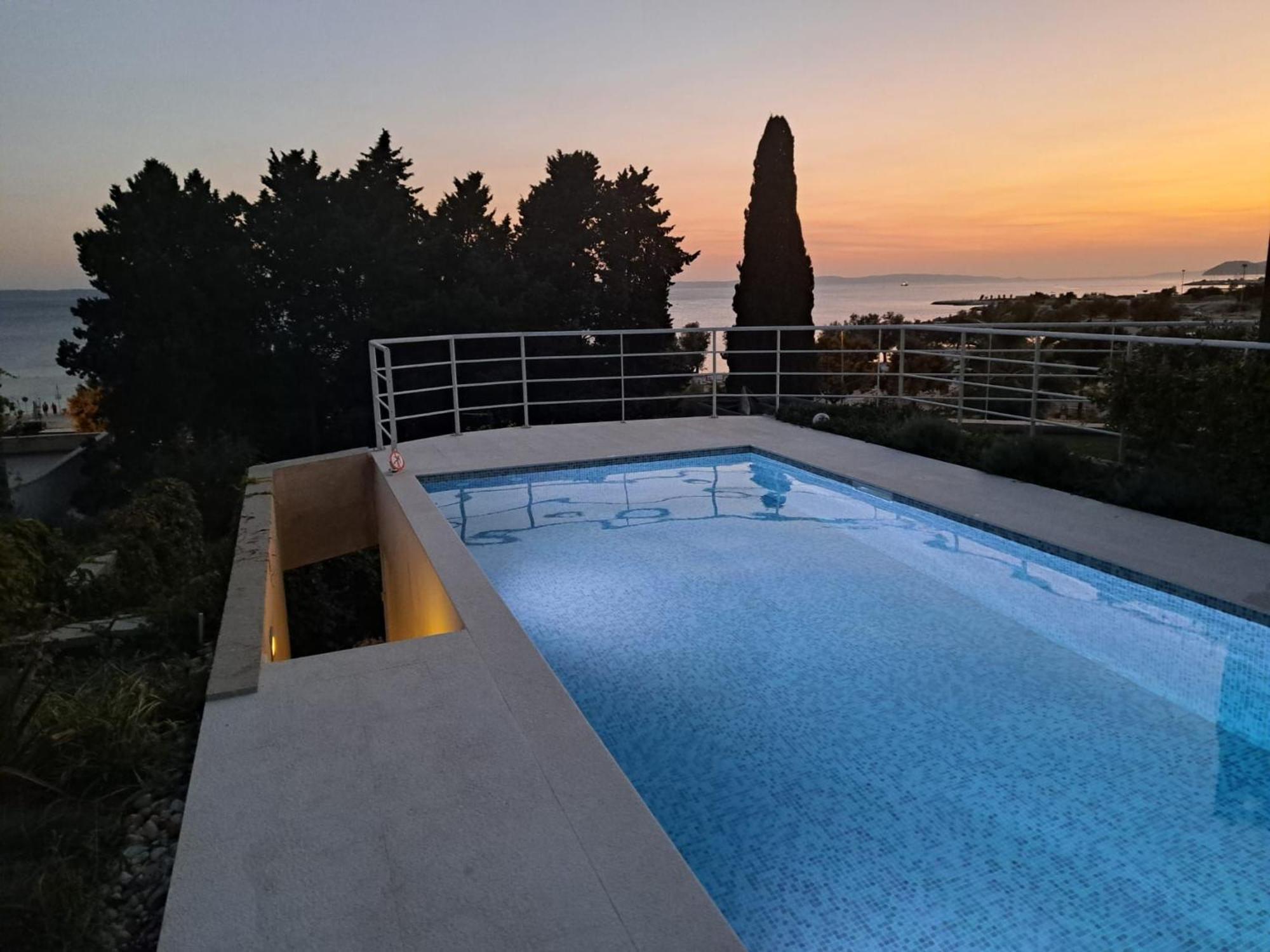Apartment With Private Pool Split Buitenkant foto